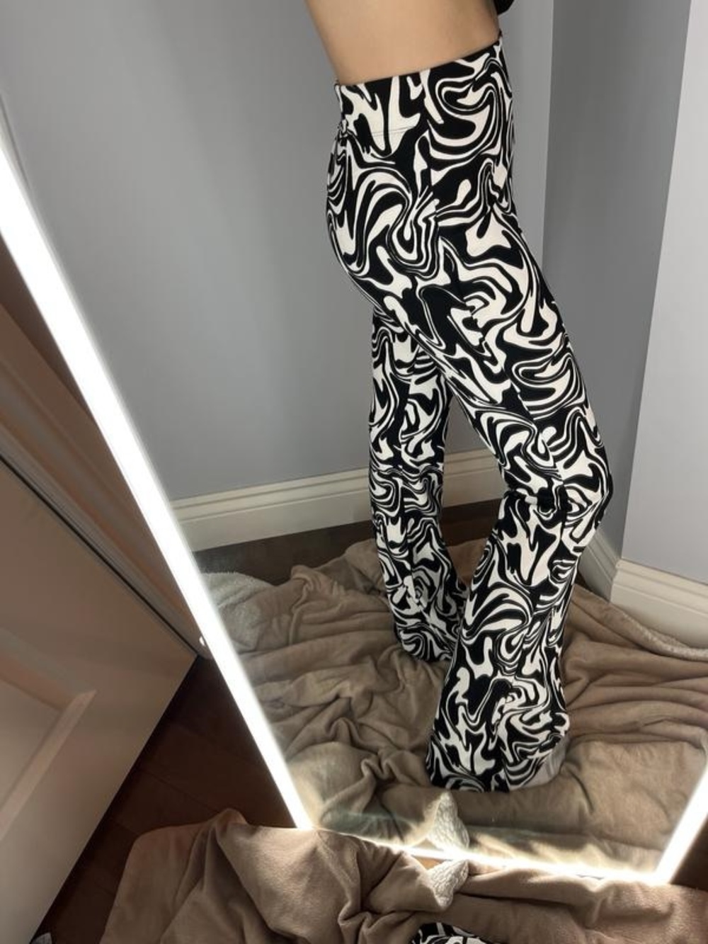 garage pants, black and white wave effect XS